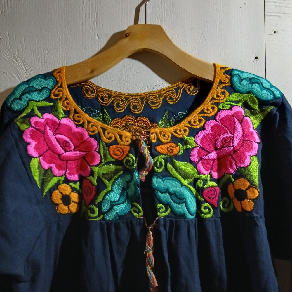 Floral Embroidered Tunic Top ( Bag U ) - Picture 2 of 6